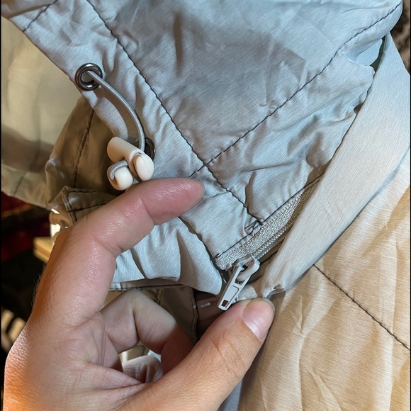 Fossa Apparel Compressible, Removable Hood Vest - Picture 2 of 10